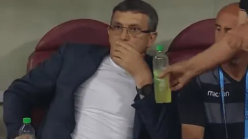 Eugen Neagoe, técnico del Dinamo Bucarest, sufrió un infarto en pleno partido