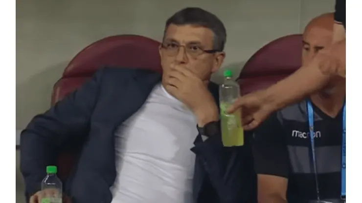 Eugen Neagoe, técnico del Dinamo Bucarest, sufrió un infarto en pleno partido