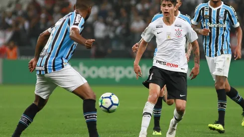 Ángelo Araos lo da vuelta y se queda en Corinthians (Foto: Agencia Uno)