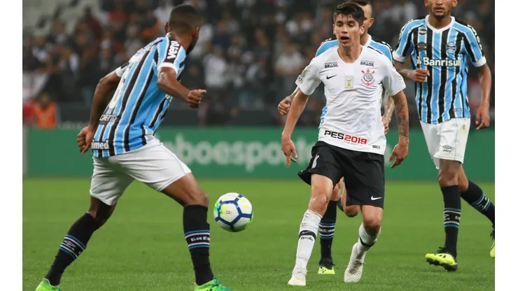 Ángelo Araos lo da vuelta y se queda en Corinthians (Foto: Agencia Uno)