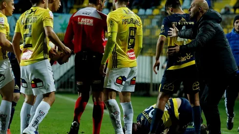Marco Antonio Figueroa sacó toda su rabia contra un camarógrafo (Foto: Agencia Uno)
