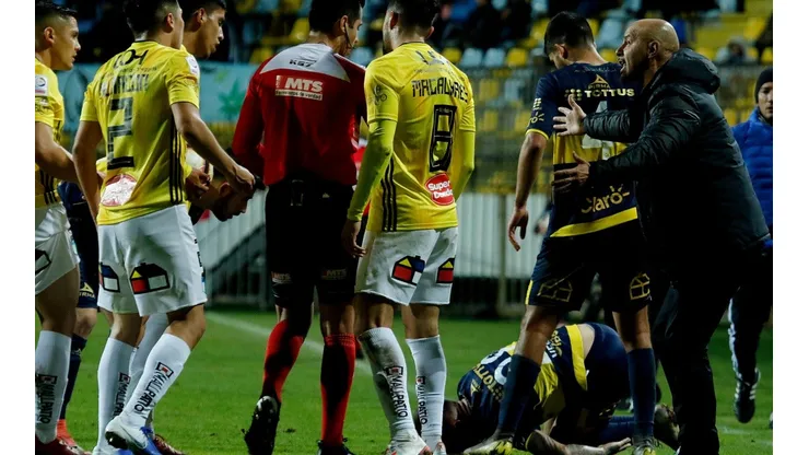 Marco Antonio Figueroa sacó toda su rabia contra un camarógrafo (Foto: Agencia Uno)