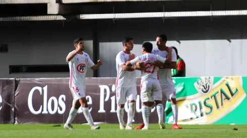 Unión La Calera sufre, pero se instala en Cuartos de Final