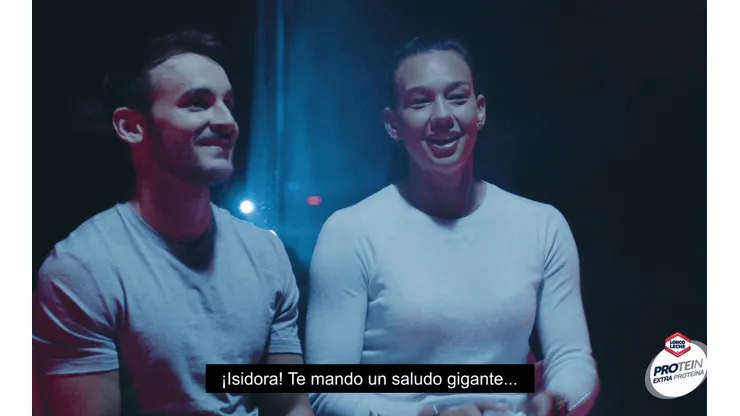 Tomás González y Tiane Endler premiaron a dos hinchas por su apoyo