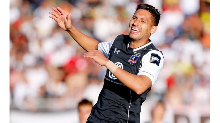 Juan Manuel Insaurralde con la camiseta de Colo Colo