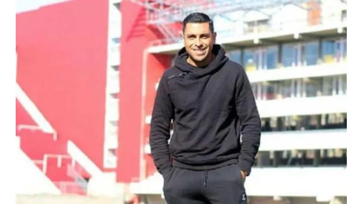 Gonzalo Jara conoce nuevo estadio de Estudiantes de La Plata