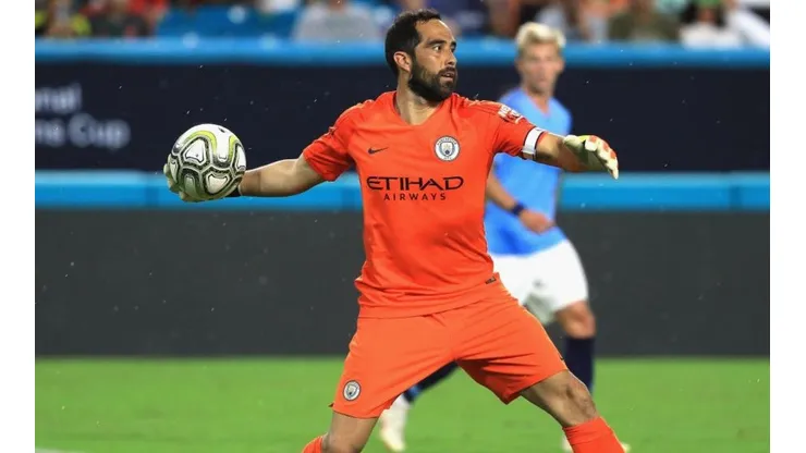 Claudio Bravo volvió a las canchas tras su lesión al tendón de Aquiles (Foto: Getty Images)