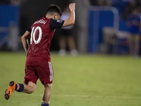 Gol chileno: Pablo Aránguiz le marca al Sevilla de España