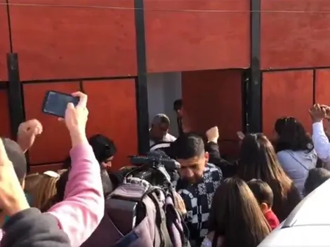 Una multitud en la puerta: Alexis apenas puede salir de su casa en Tocopilla