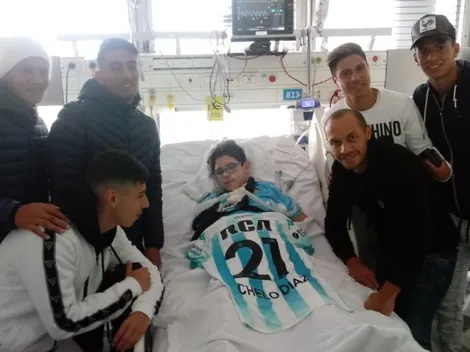Chelo Díaz visita a pequeño hincha de Racing que sufrió un grave accidente