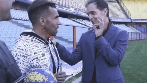 Berlín de La Casa de Papel junto a Carlos Tévez en la Bombonera (Foto: CheNetflix)