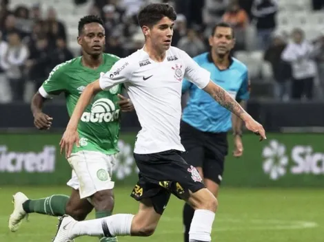 El alto salario de Ángelo Araos lo tiene en la cuerda floja para salir de Corinthians