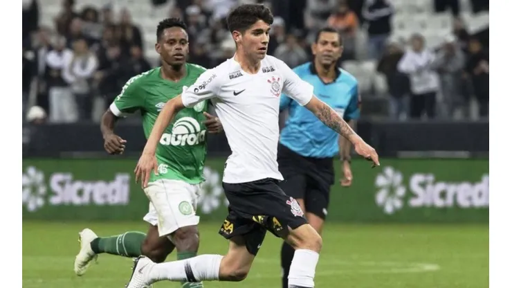 Ángelo Araos jugando en Corinthians