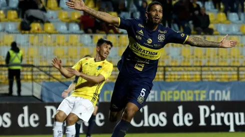 Everton saca ventaja.