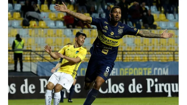 Everton saca ventaja.