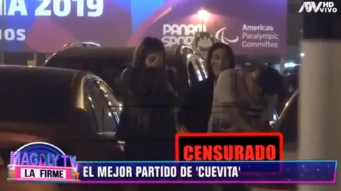 Pillan a Cueva haciendo pipi en el aeropuerto