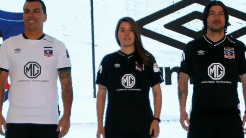 Paredes, Balmaceda y Valdés en la presentación de la camiseta de Colo Colo.