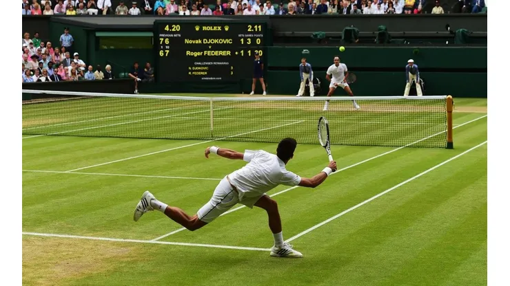 Federer y Djokovic en Wimbledon 2015.