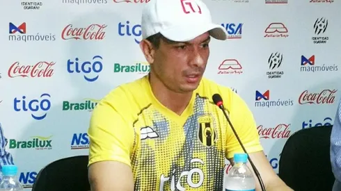 Gustavo Florentín asume la banca de Huachipato (Foto: Twitter Guaraní)