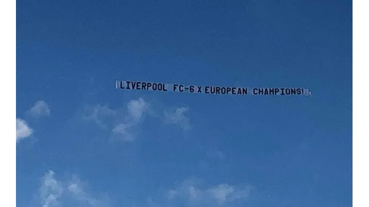 Avión le enrostra las 6 Champions League del Liverpool al United