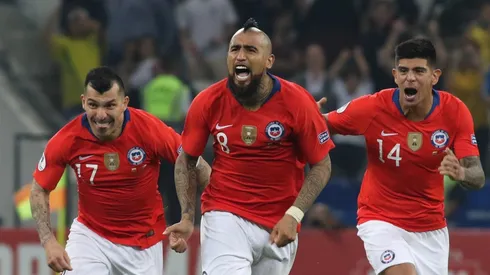 Fiebre por Copa América en Perú: Bautizan niños con los nombres de Medel y Vidal.
