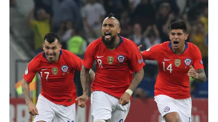 Fiebre por Copa América en Perú: Bautizan niños con los nombres de Medel y Vidal.