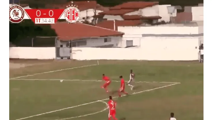 Insólito autogol en Brasil