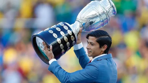 Matías Fernández estuvo en el Maracaná para entregar la Copa América