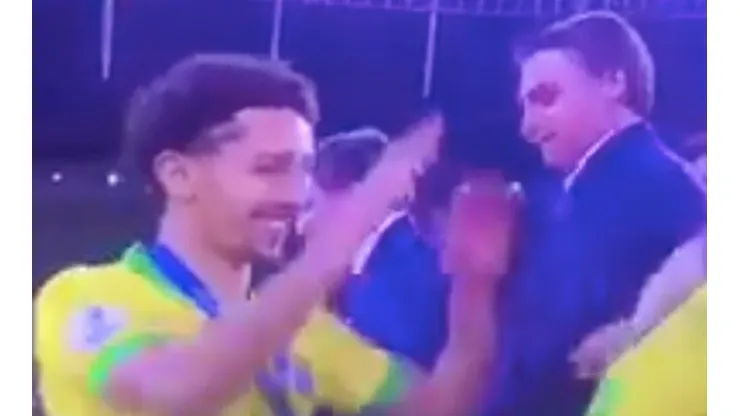 Marquinhos evitó saludar a Bolsonaro en la premiación (Foto: Twitter)