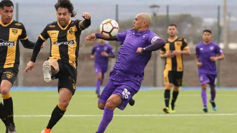 Arturo Sanhueza y Chupete Suazo volvieron a toparse en una cancha (Foto: Facebook San Antonio Unido TV)