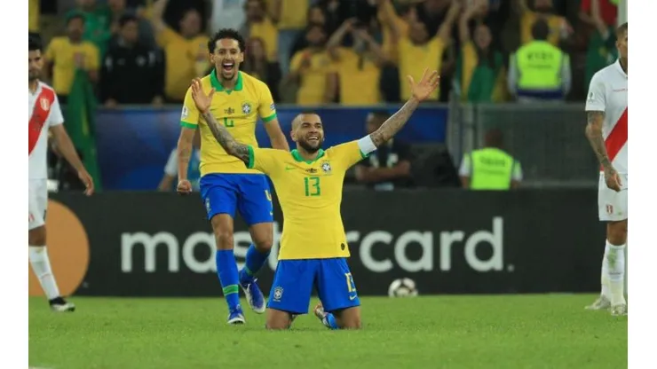 Dani Alves agranda su leyenda como el más ganador de la historia (Foto: Getty Images)