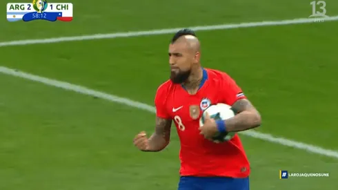Vidal celebra el descuento ante Argentina.