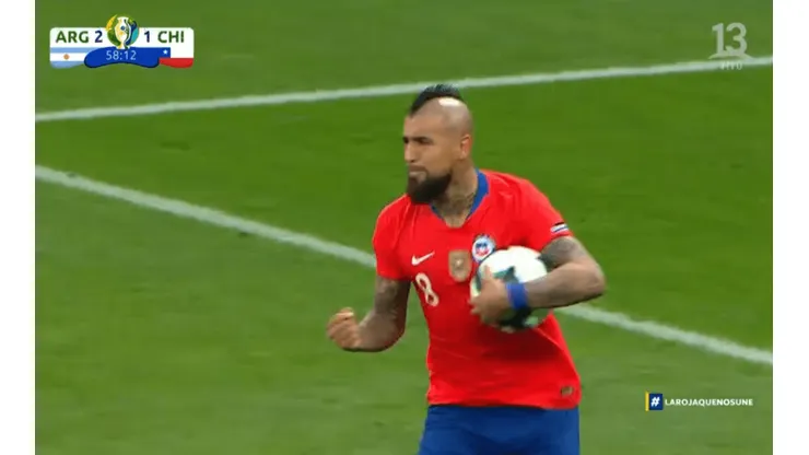 Vidal celebra el descuento ante Argentina.