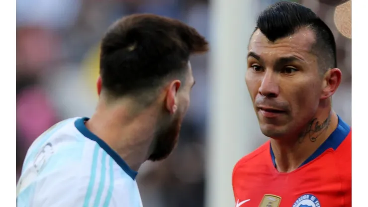 Gary Medel contra Messi.