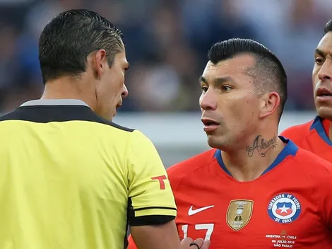 Medel sigue caliente y le cayó duro al árbitro de Chile vs. Argentina
