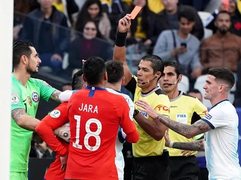 Coloriento informe justifica roja a Medel por empujar “con brutalidad” a Messi