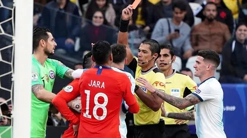 Mario Díaz de Vivar en acción en el Chile vs. Argentina.