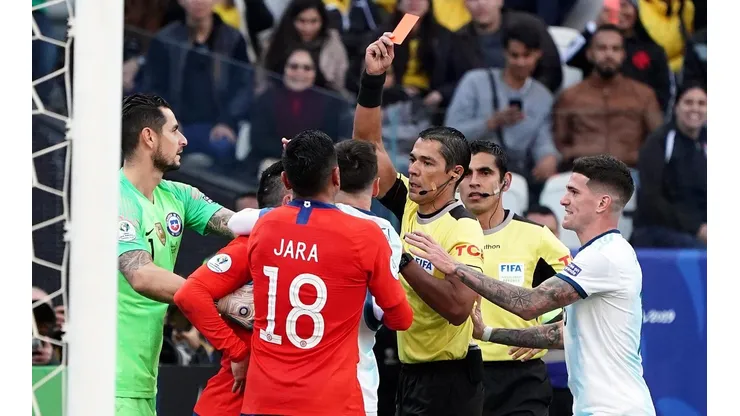 Mario Díaz de Vivar en acción en el Chile vs. Argentina.