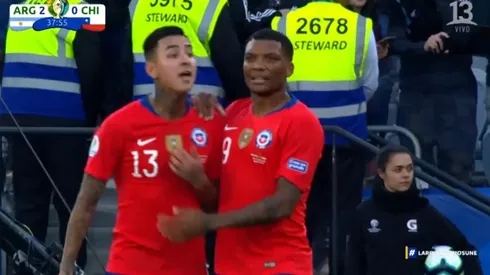 Erick Pulgar y su momento de furia.