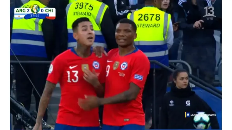 Erick Pulgar y su momento de furia.