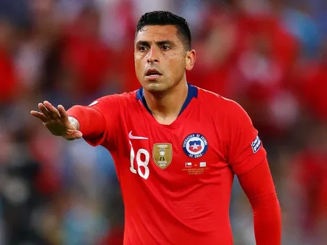 Gonzalo Jara se fue en muletas del estadio