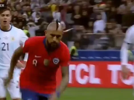 No resultó: Dybala intentó mufar a Vidal en el penal