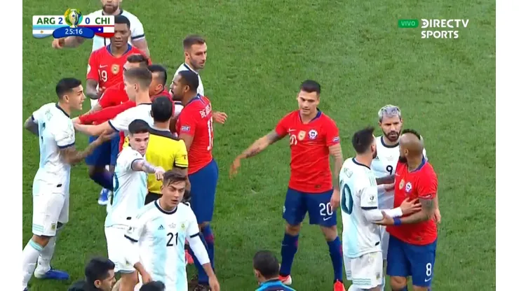 Vidal y Dybala se chocaron: Messi calmó al King