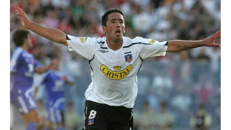 El 5 de octubre de 2008, Lucas Barrios marcó en el triunfo de Colo Colo a la U en el Monumental.