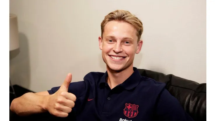 Frenkie de Jong llega al Barcelona para disputar un puesto con Arturo Vidal