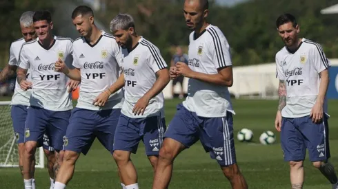 El plantel de Argentina quiere dejar atrás los fantasmas ante Chile (Foto: Twitter Selección Argentina)