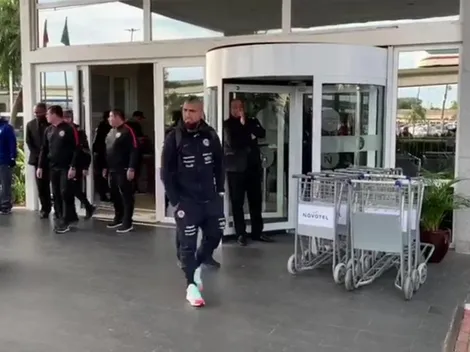 Vidal parte a Sao Paulo con evidente cojera por su "destrozado" tobillo