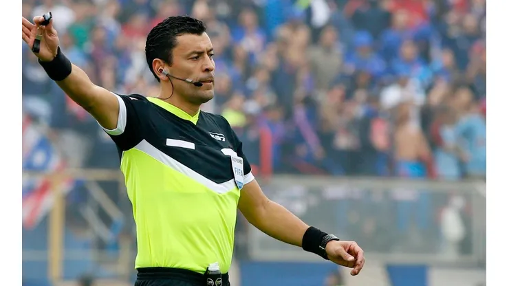 Roberto Tobar es el árbitro chileno más prestigioso de la actualidad