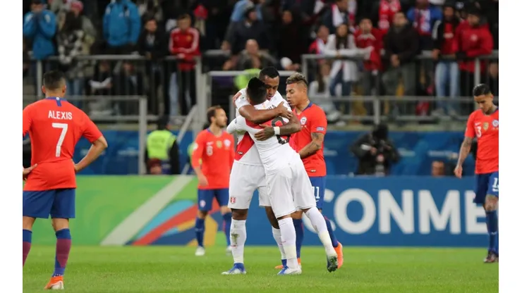 Perú festeja ante Chile.
