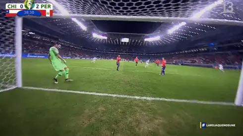 Perú capitalizó un error grosero de toda la defensa chilena